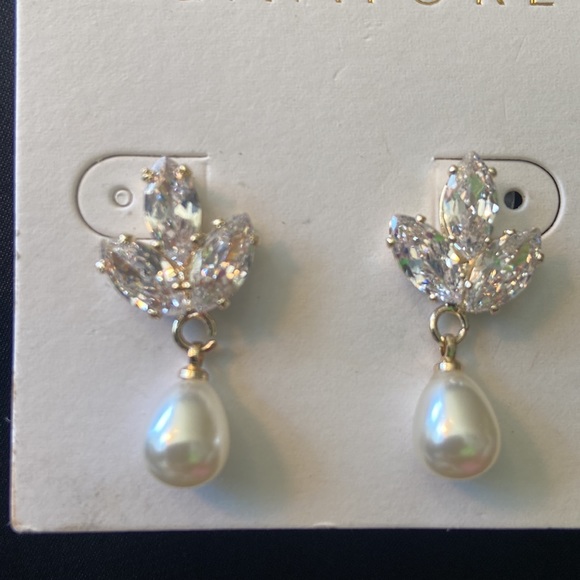 HERE TO ADD SPARKLE TO YOUR LOOK! WATCH VIDEOS FOR A MORE DETAILED VIEW OF ITEMS - Picture 2 of 2